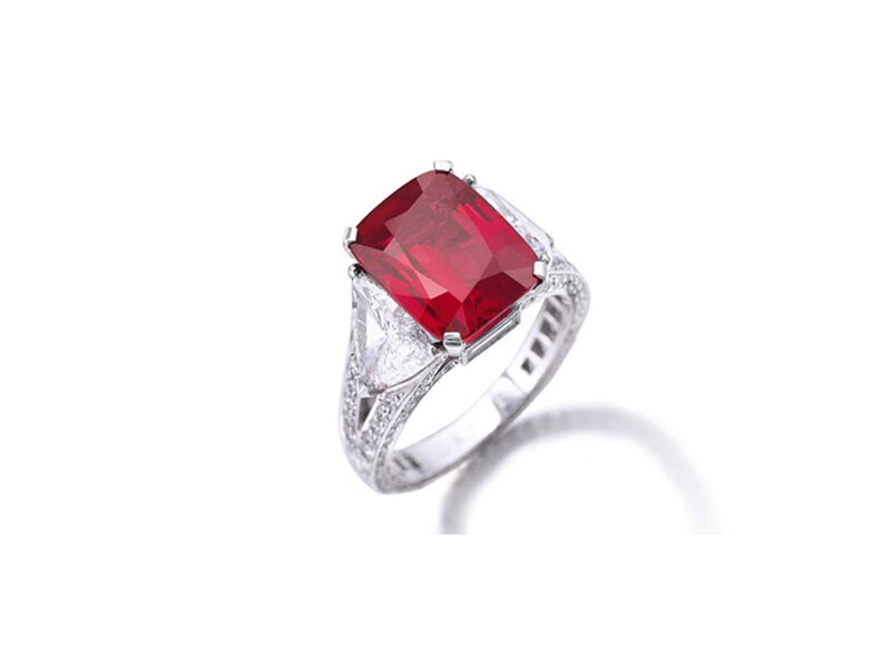anillo con rubi