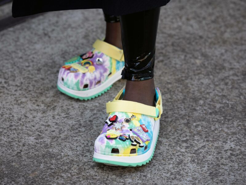 crocs de colores