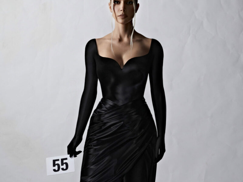 Kim Kardashian con vestido de Balenciaga