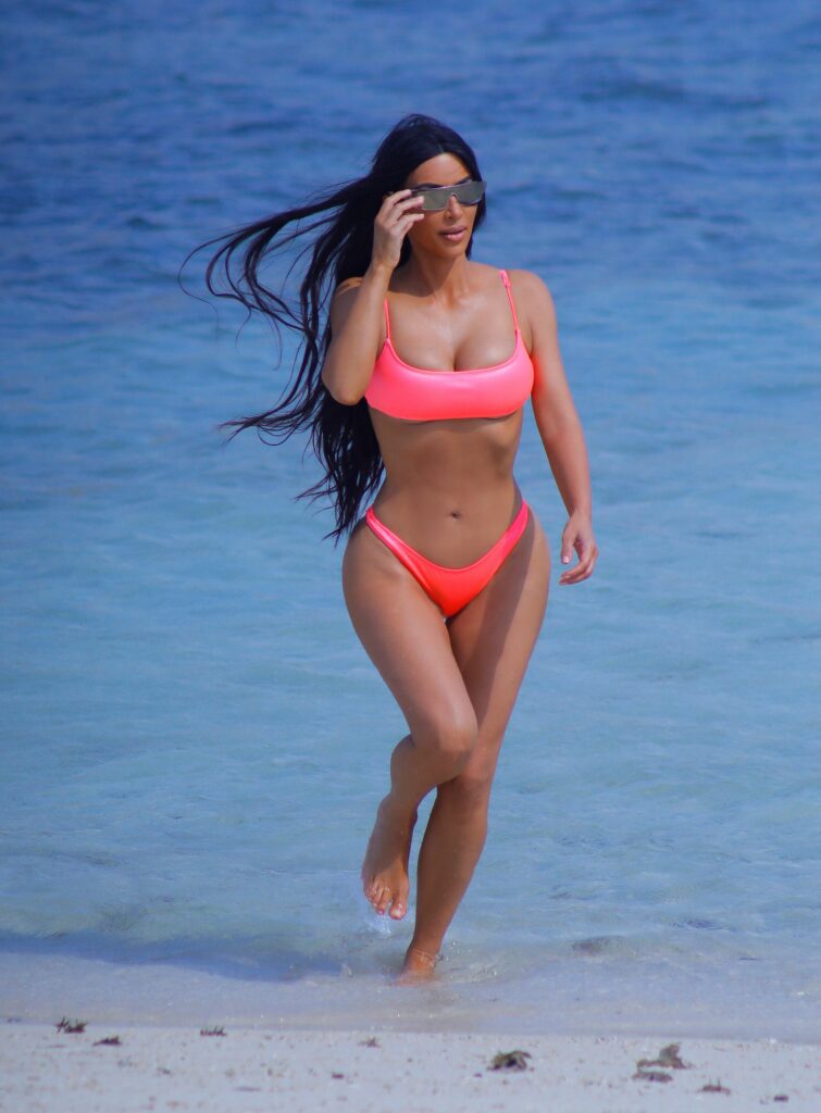 kim kardashian cuerpo reloj arena