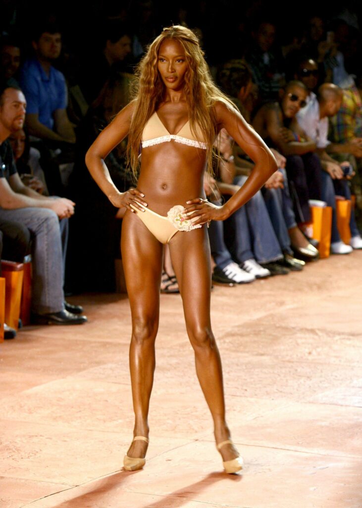 naomi campbell cuerpo triángulo invertido