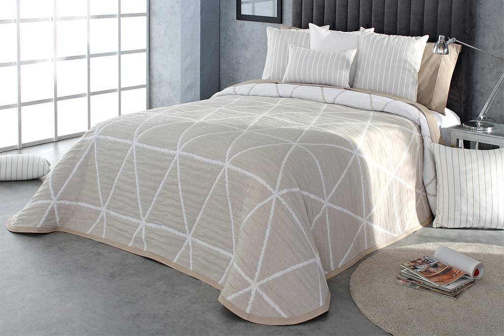 cama con colcha dibujo geometrico