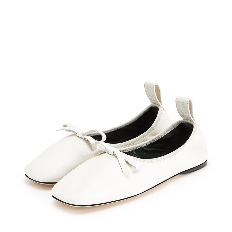 zapatillas bailarinas de Loewe blancas